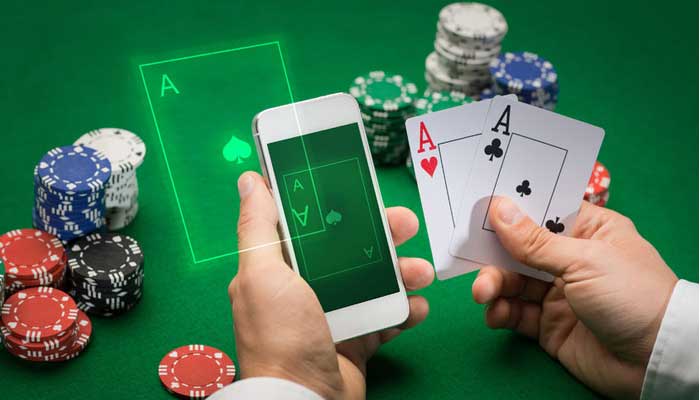 Best Option Between Play Poker Online or at Home?